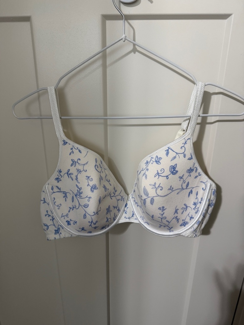 NWOT Cherokee Cream Bra with Blue Floral Print